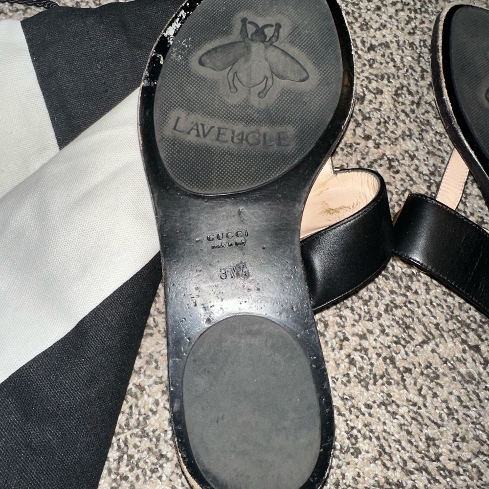 Gucci Black Sandals with Gold Emblem - Picture 4 of 6